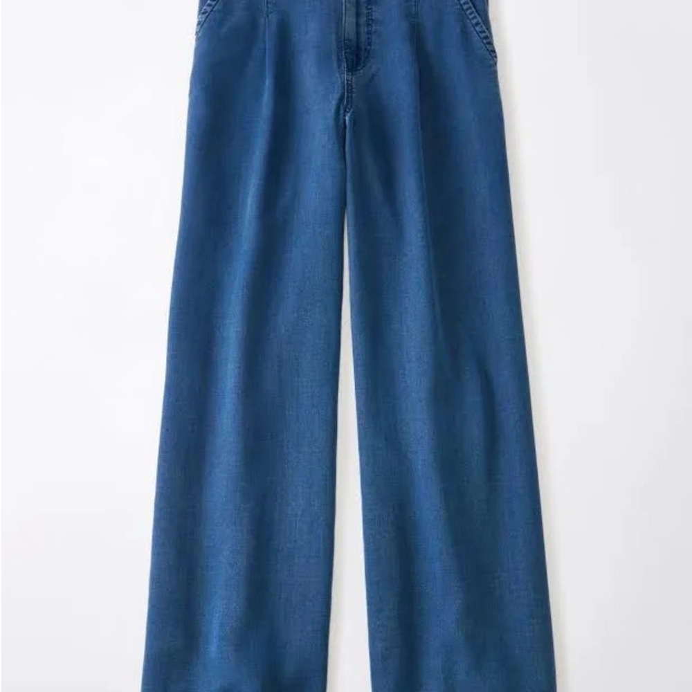 NWT! Super Soft Wide Leg Trouser Denim color Size 6